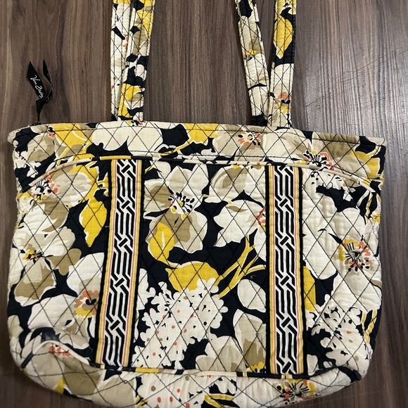 Vera Bradley Handbags - Vera Bradley shoulder bag